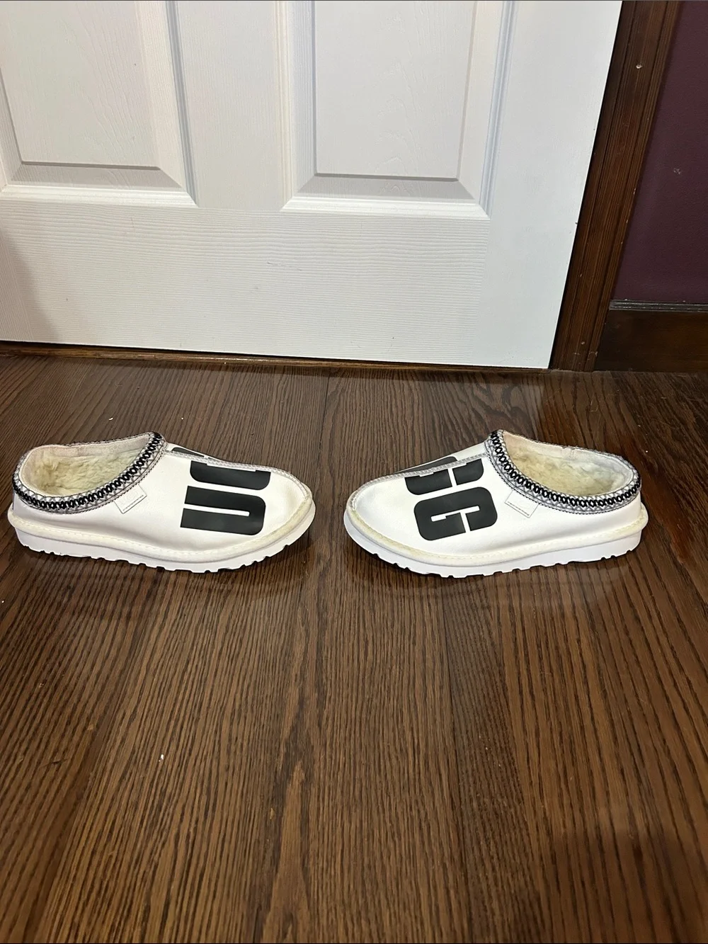 UGG Men’s  White  black Shearling Logo Slip-On Tasman chord loafer slipper shoes